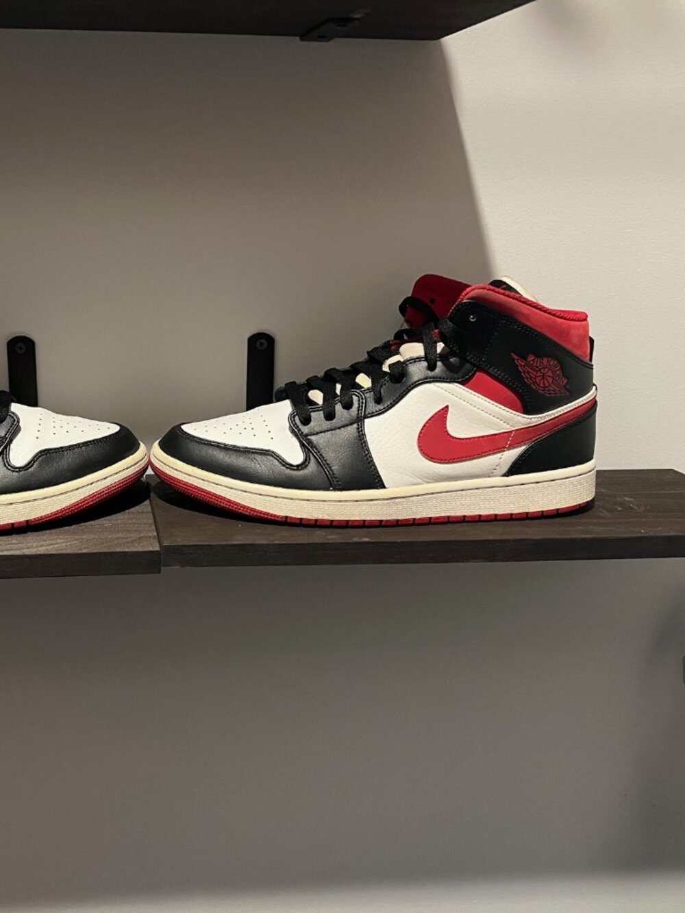 Air Jordan 1 Mid Black Gym red and white 100% authentic - Picture 11 of 14